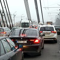 Наконец выяснилось, откуда в Риге пробки? Умники из соцсетей ищут решение проблемы