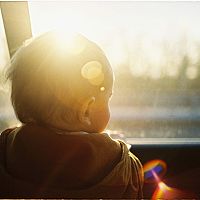 В Кулдиге прохожий обнаружил на дороге малыша: его потерял отец