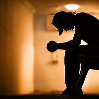 В Латвии мужчины чаще совершают самоубийства, а женщины — попытки: СМИ