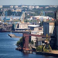 Взрыв может стереть город с лица земли: в Рижском порту годами хранится опасный груз из России