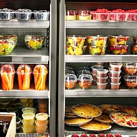 Едим продукты вместе с фольгой и пластиком: чем опасна красивая упаковка