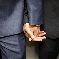 Сюжет о семье с двумя отцами вызвал скандал в Эстонии: общественное телевидение предложили закрыть