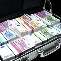 Двое 18-летних граждан ЛР ввезли в Эстонию свыше 100 000 евро наличными: откуда деньги?