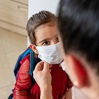 «Цикада» пришла за детьми. Что известно о новом варианте COVID-19?