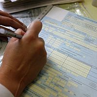 «В Латвии болеть невыгодно»: почему люди приходят на работу с температурой