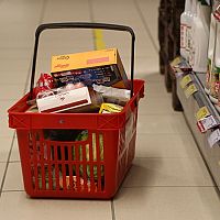 Крупные торговые сети сговорились: следствие ведет Совет по конкуренции Крупные торговые сети сговорились: следствие ведет Совет по конкуренции