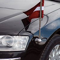 Депутат раскрывает нелицеприятный факт о закулисье Сейма: кого и куда возят спецмашины? Депутат раскрывает нелицеприятный факт о закулисье Сейма: кого и куда возят спецмашины?