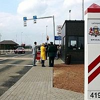 «Мы как-то не боимся»: почему тысячи латвийцев продолжают ездить в Белоруссию? «Мы как-то не боимся»: почему тысячи латвийцев продолжают ездить в Белоруссию?