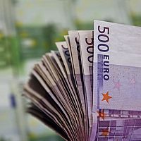 С Нового года снова повышают минималку: кому это выгодно?