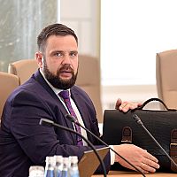 «Зная всё это, почему ты, Янис, публично не резал вены?» Витенбергса спросили про airBaltic
