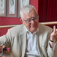 Дочь Раймонда Паулса решила вернуться в Латвию и разобраться с имуществом отца: СМИ