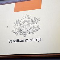 «А вы продолжайте жертвовать на больных детей»: в интернете возмущены безумными тратами
