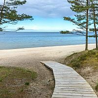 Свыше 250 км пляжей: сколько стоит отдохнуть у моря, не покидая Латвию?