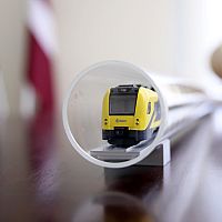 А зато и в мороз едут! Люди в шоке от замёрзших латвийских поездов. ФОТО, ВИДЕО