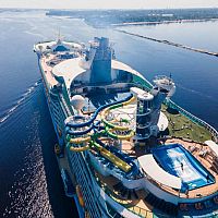 Круизный лайнер забыл 80-летнюю пассажирку на острове: когда её хватились, женщина уже умерла