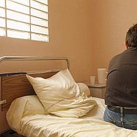 Как ограничить дееспособность больного человека в Латвии: советы юриста