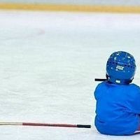 13-летний мальчик скончался, получив на тренировке по хоккею удар клюшкой