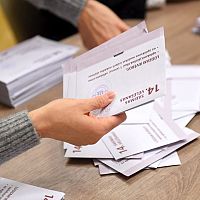 На предстоящих осенних выборах в Сейм голоса будут считать вручную: что случилось?