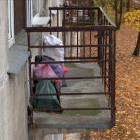 В Резекне на балконе нашли труп пропавшего без вести мужчины