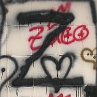 Рисовали запрещенные символы: в Даугавпилсе двух мужчин будут судить за буквы «Z», «V» Рисовали запрещенные символы: в Даугавпилсе двух мужчин будут судить за буквы «Z», «V»