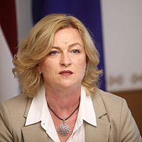 «Почему прикрываете преступников?» Публика критикует ролик депутата Индриксоне о миграции (ВИДЕО) «Почему прикрываете преступников?» Публика критикует ролик депутата Индриксоне о миграции (ВИДЕО)