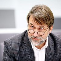 Мы живем как в СССР — кругом одни успехи.  Кампарс раскритиковал правительство за хвастовство