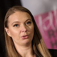 Бйорк: Театр Чехова снова используют как декорацию в предвыборном спектакле Бйорк: Театр Чехова снова используют как декорацию в предвыборном спектакле