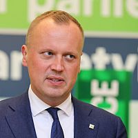 «Не о пасхальных традициях надо президенту думать!» Депутат Сейма — о ситуации в стране