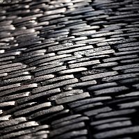 «Молодая девушка. Кажется, были проблемы…» Подробности падения из окна в Старой Риге