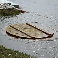 Вода поднимается! Реки Латвии быстро выходят из берегов Вода поднимается! Реки Латвии быстро выходят из берегов