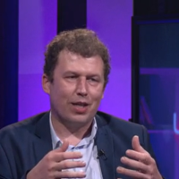 В эпоху ИИ — миллионы на инструкции: Сакс Константинов взбешен разбазариванием денег на бумаги, вместо детей