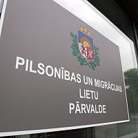 Приехала за паспортом, а там… табор! Соцсети обсуждают, кому Латвия внж выдаёт