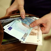 Европарламент ограничил наличные платежи: какой суммой?