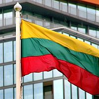 Врачи и чиновники не обязаны знать русский, но должны быть человечны. Но это в Литве