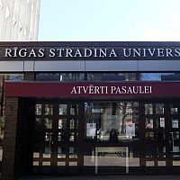 Бесплатная парковка: 30 минут у больниц и два часа у торговых центров. Какого черта?