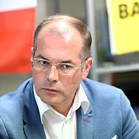 Чья бы корова мычала: соцсети развеселило возмущение Мамыкина по поводу спецоперации США в Венесуэле Чья бы корова мычала: соцсети развеселило возмущение Мамыкина по поводу спецоперации США в Венесуэле