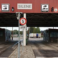 Думают о хорошем и не слишком верят, что будет война: как живут в приграничье