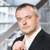 «Спуститесь на землю»: экономист критикует меры по снижению цен на топливо, его бранят в ответ