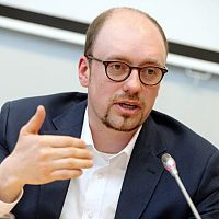 Убрать могилки отцов-основателей Латвии от мусора «патриотам» некогда — они заняты травлей русскоязычных: Ханов Убрать могилки отцов-основателей Латвии от мусора «патриотам» некогда — они заняты травлей русскоязычных: Ханов