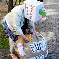 Пенсионный бунт: у жителей Латвии есть шанс вернуть контроль над своими деньгами 2-го уровня