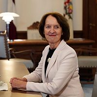 «Мы живём лучше, чем сто лет назад!» В соцсети критикуют депутата Ингу Берзиню (ВИДЕО) «Мы живём лучше, чем сто лет назад!» В соцсети критикуют депутата Ингу Берзиню (ВИДЕО)