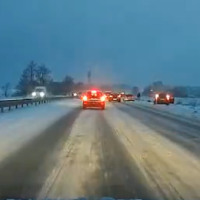 В -25° на обочине: работник неотложки не бросил семью в беде