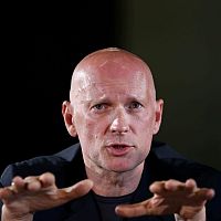 И о «баранах»: Алвис Херманис предложил депутатам работать без зарплаты