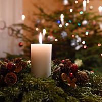 На чём наши люди экономят в праздники: еда, подарки, развлечения?