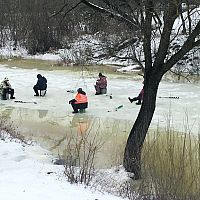 Латвия против Эстонии: на границе пройдет соревнование по зимней рыбалке