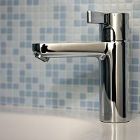 Конституционный суд пересмотрел правила начисления платы за потери воды в домах