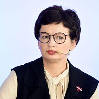 Рута Диманта сравнила Трампа с голым королём; его план опасен для Латвии