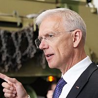 Дело «летучего Кариньша»: Цитсковскис требует призвать экс-премьера к ответу