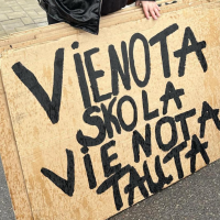 Бюджет с сюрпризом: правительство сэкономит средства, закрывая школы