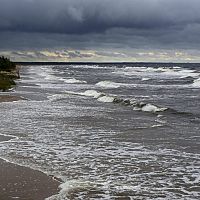 Жёлтое предупреждение: синоптики прогнозируют сильный ветер на побережье